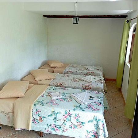 פנדו Pousada Nossa Senhora מראה חיצוני תמונה A bedroom in a hostel