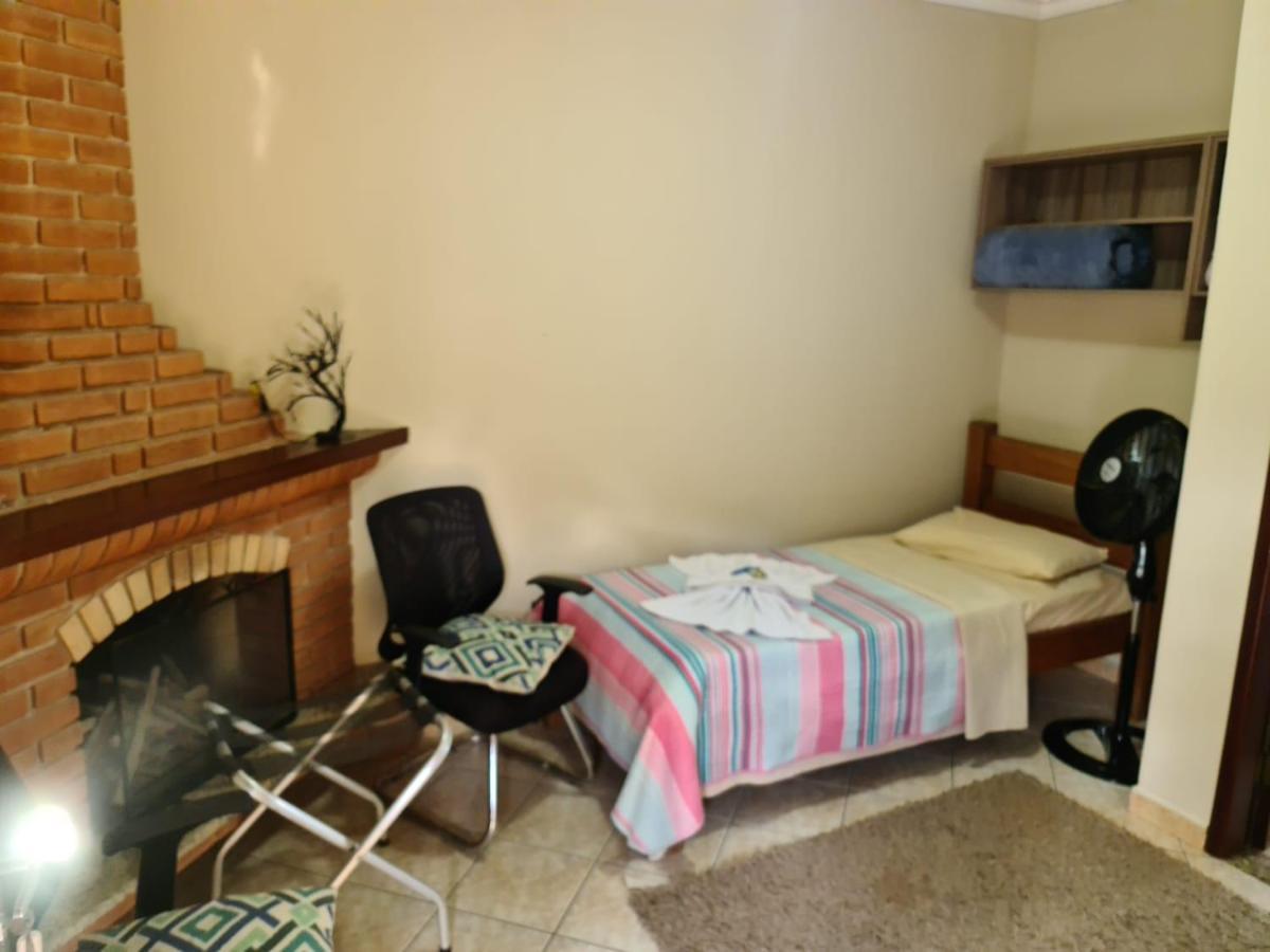 פנדו Pousada Nossa Senhora מראה חיצוני תמונה A typical bedroom at the hostel