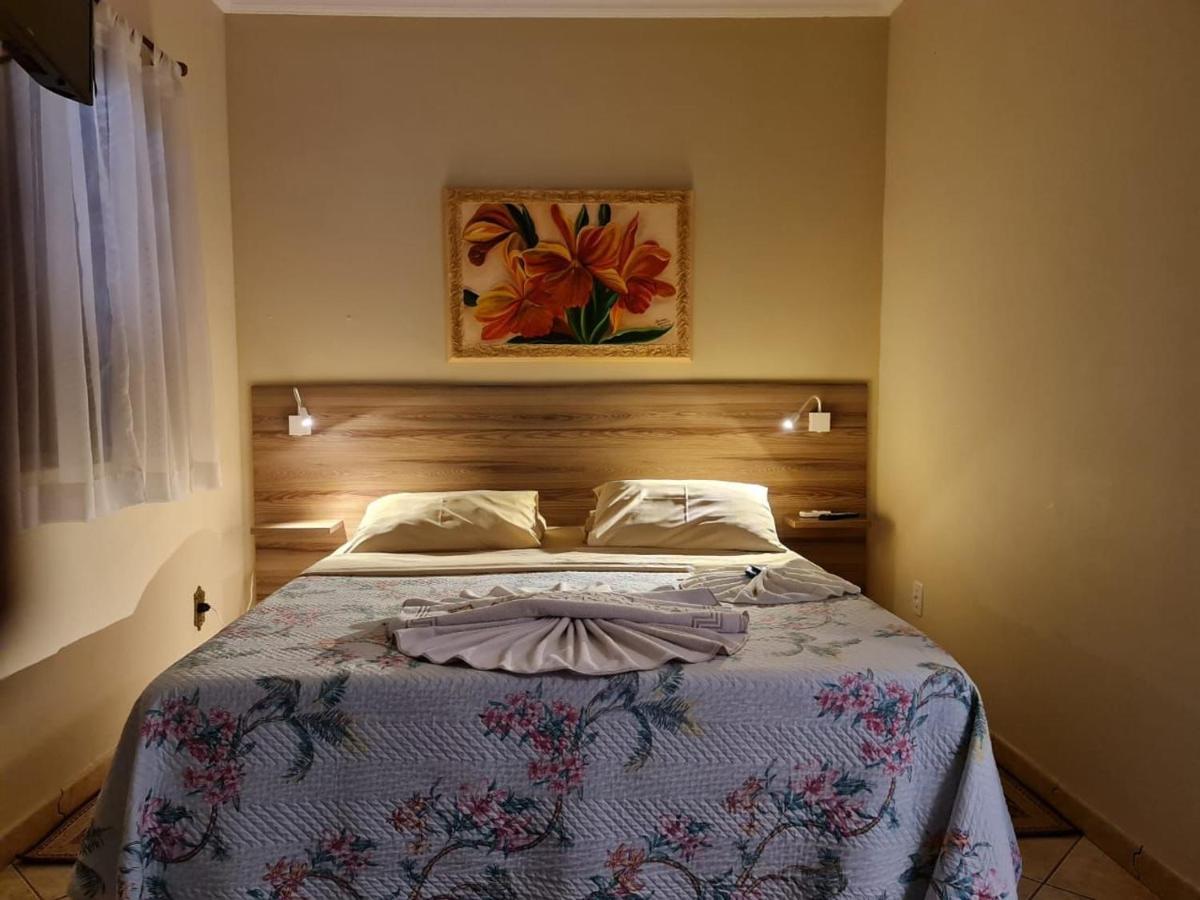 פנדו Pousada Nossa Senhora מראה חיצוני תמונה A bedroom in a hotel in Brazil